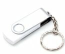 Флешка 16 Gb з поворотним механізмом, з пластиковим корпусом і металевою скобою, сріблясто-біла, з брелоком