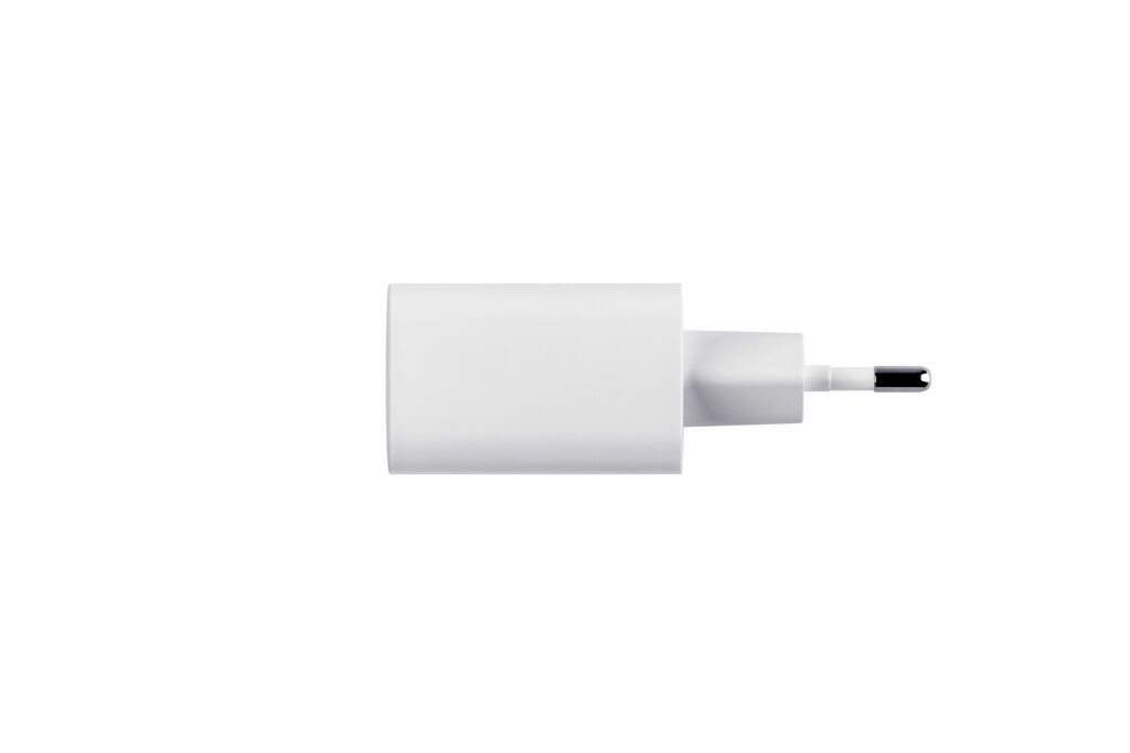 WEGENER Адаптер живлення з портом USB-A потужністю 18 Вт та USB-C потужністю 20 Вт із переробленого АБС-пластику (100% rABS) білий - 97186-106- Фото №2